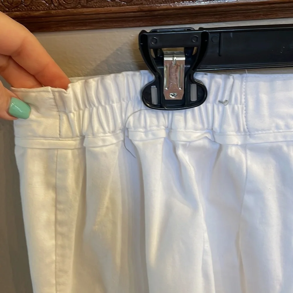 Maggie Barnes for CATHERINES  White TUMMY CONTROL white stretch cotton Capri 24W
